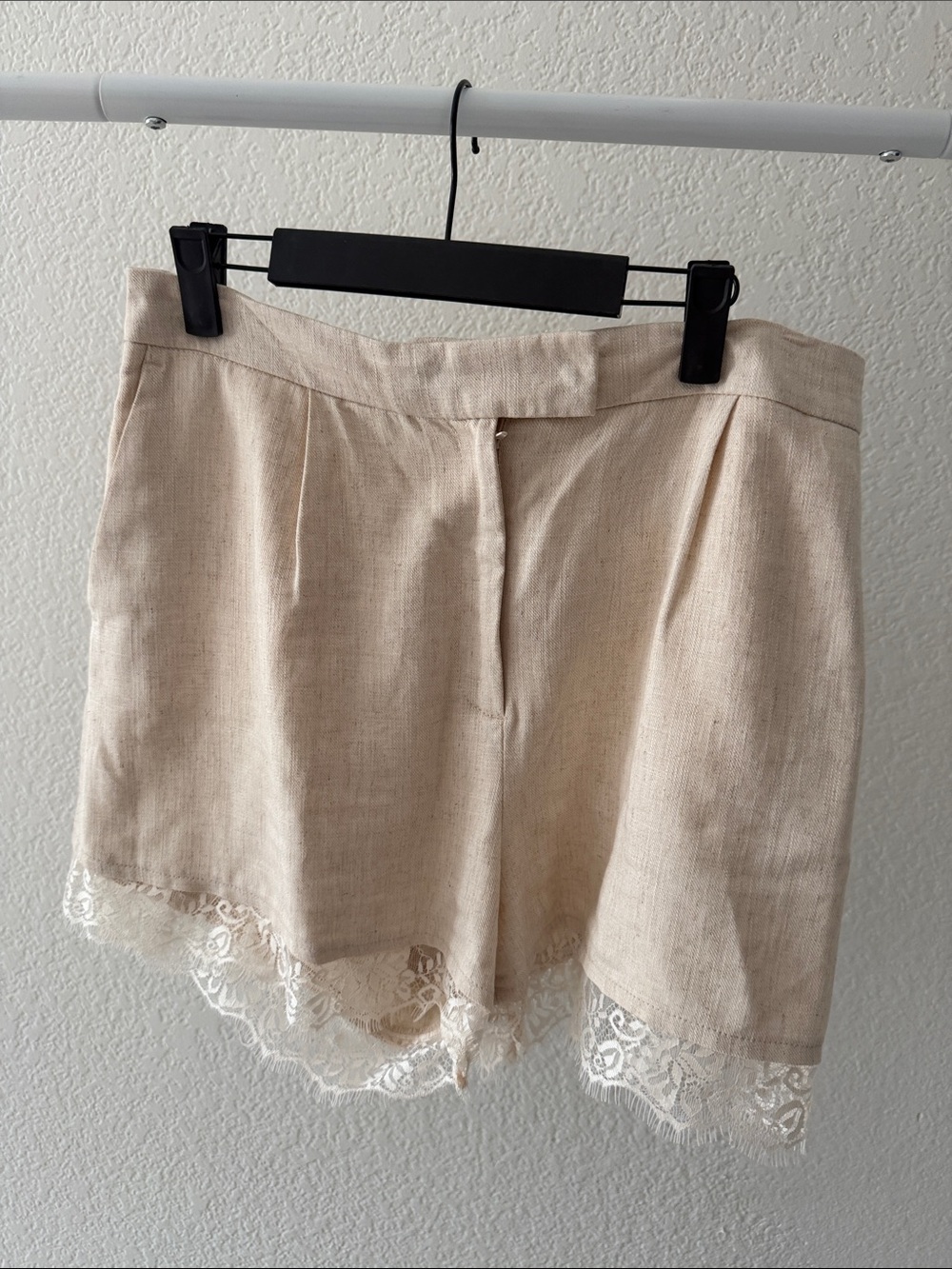 Zara Beige Linen-Blend Lace Trim Women's Shorts